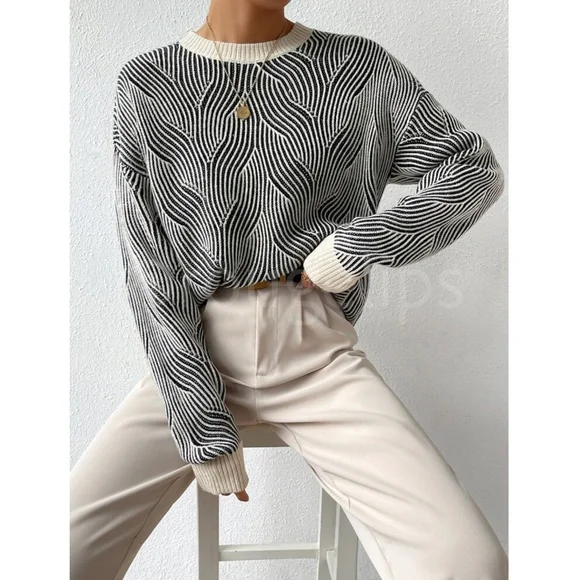 Rouge! Black and White Wave Pattern Sweater - Picture 6 of 10